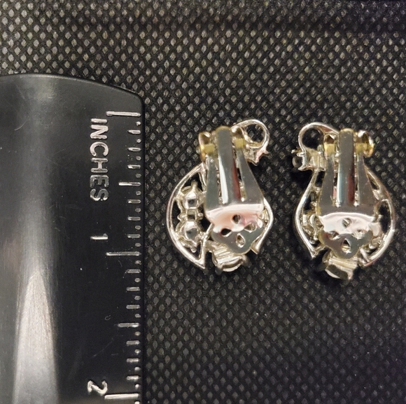 Beautiful Vintage Earrings Blue Aurora Borelis ~ Gold Tone~ Vintage Jewelry - Picture 9 of 10